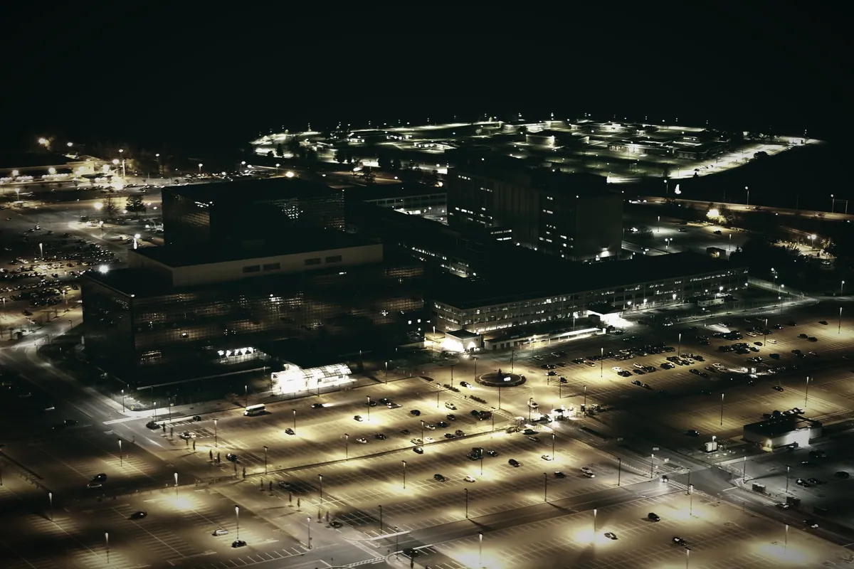Fort Meade, markas NSA. Trevor Paglen / Wikimedia Commons (CC0), diolah.