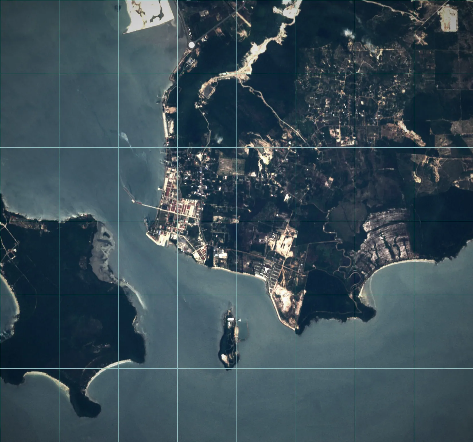 Citra satelit Ream, 22 April 2026. Mengandung data Copernicus Sentinel-2 (2026) yang diolah; grid ditambahkan Strat4Policy.